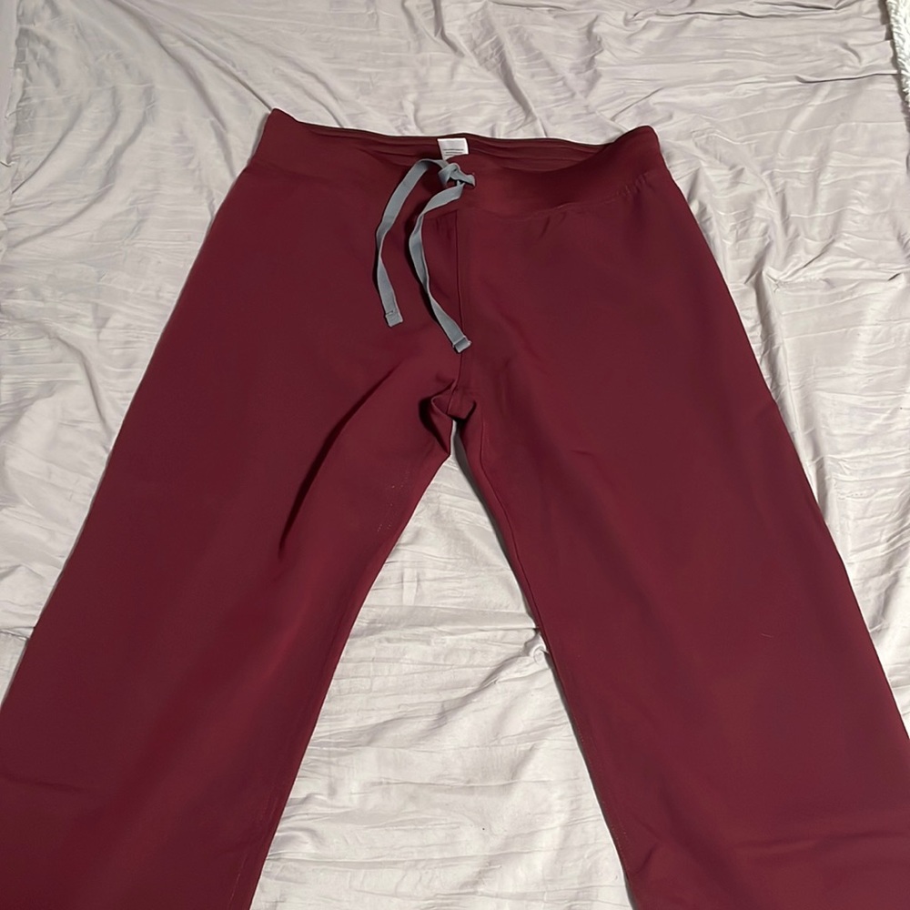 Womens maroon FIGS Catalina scrub pants. Size SP